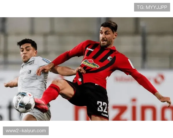 弗赖堡核心格里福个人能力突出，定位球与反击中威胁巨大